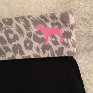 VS Pink yoga capri pants